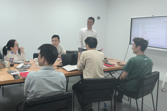 Staff Training - Free Talk In English